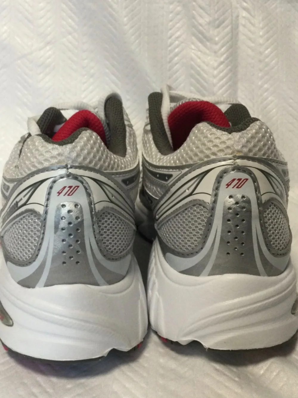 New Balance 470 Running Shoe Sneaker Sz 6 Women’s White Silver Pink